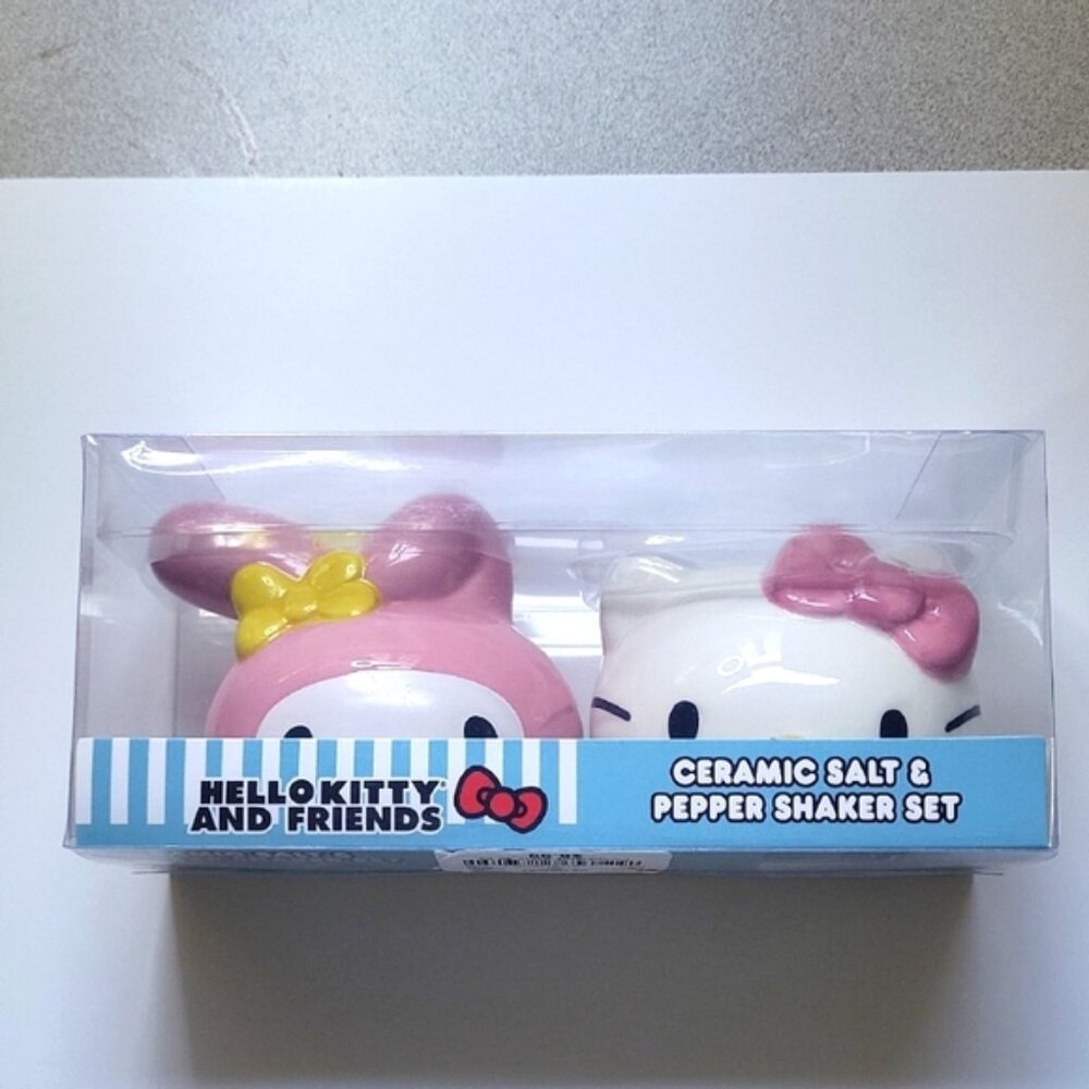 Hello Kitty & My Melody 3D Sculpted Ceramic Salt and Pepper Shaker Set –‎ NIB